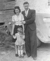 Berthe et Jean Goalès avec leur fils Bernard