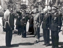 21 Juillet 1945, décorations par le Général de Gaulle à Brest