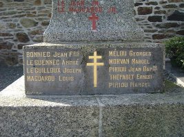 Monument aux Morts de Gurunhuel (22)