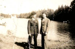 Jean Tromelin et l'aviateur canadien Edward R. Turenne