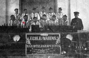Arsène Gall (1er rang, 2ème à gauche) à l'école des marins radiotélégraphistes